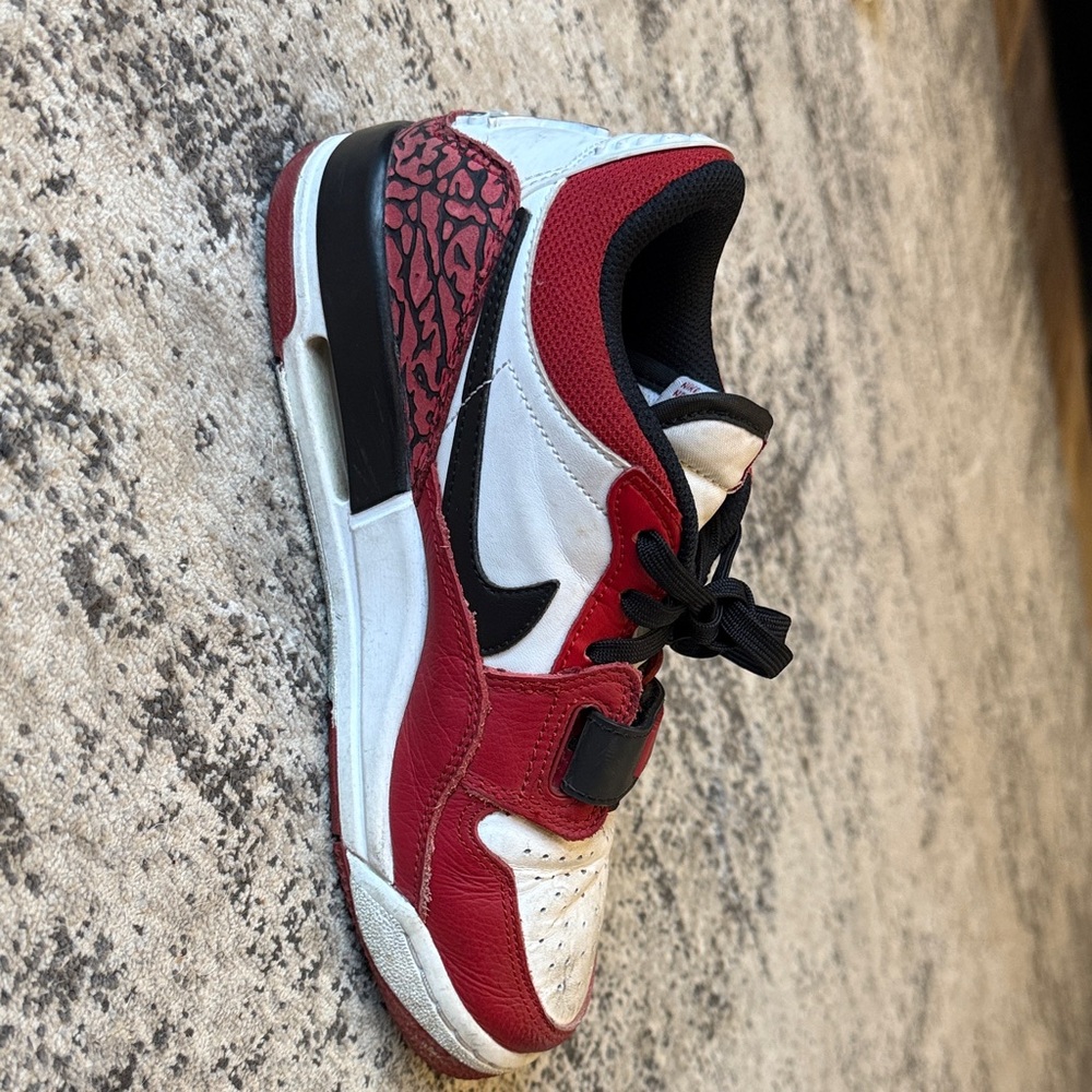 Nike Kids Sneakers in Red, White, and Black - Picture 6 of 6